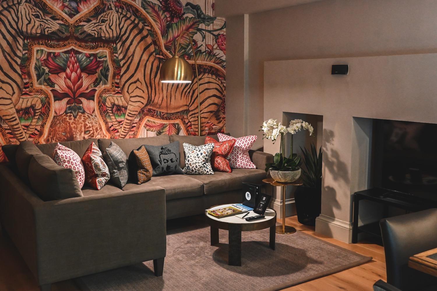 luxury 2 bedroom apartment in Edinburgh