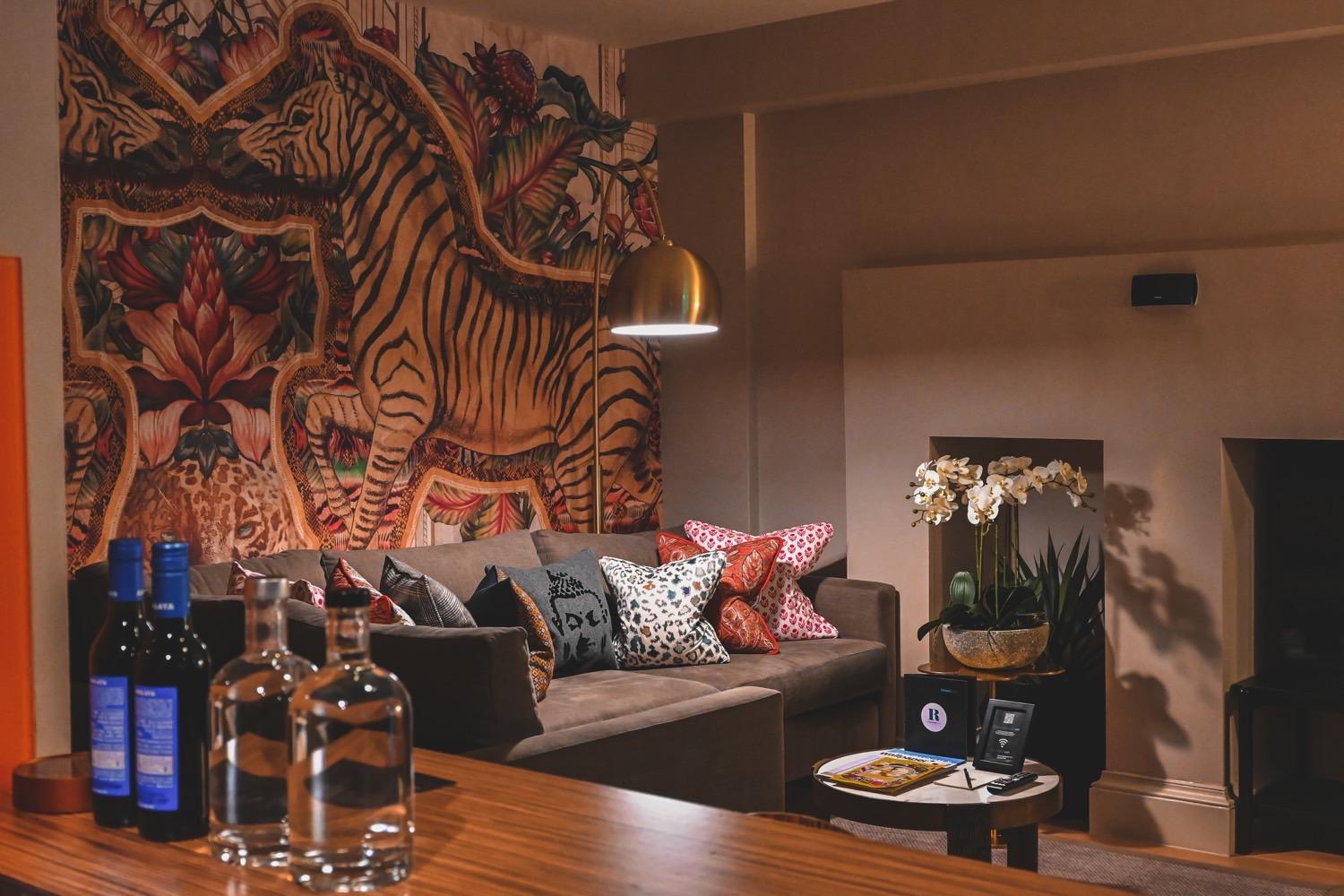 luxury 2 bedroom apartment in Edinburgh